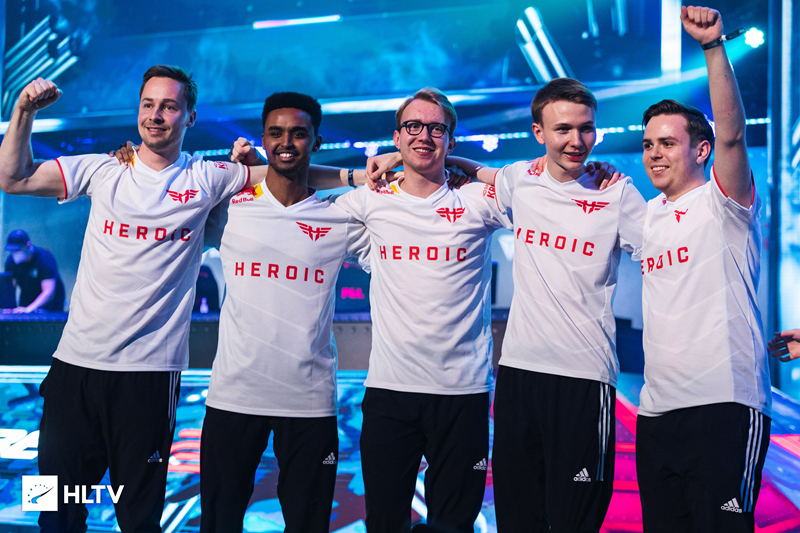 的手递手与 的手递手与